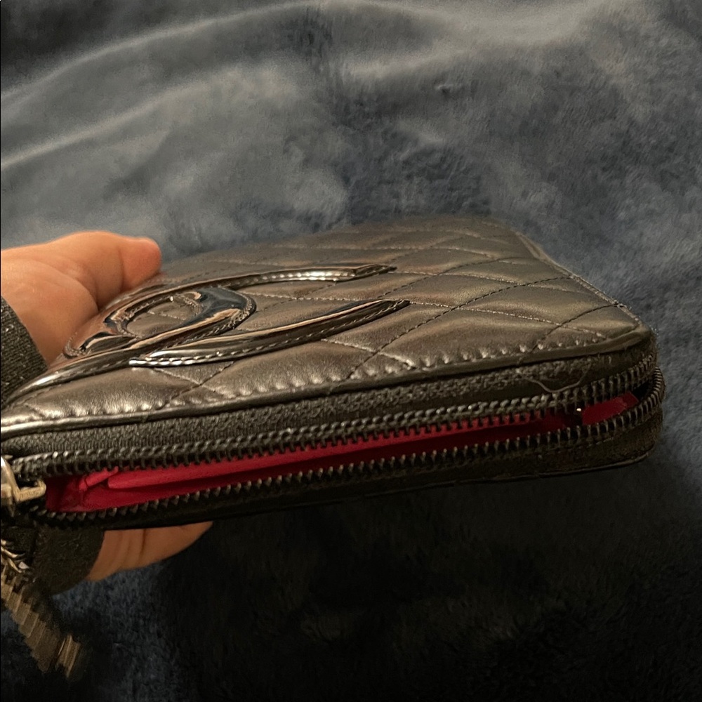 Authentic 👛 CHANEL Calfskin Quilted Cambon Zip Around Organizer Wallet in Black. - Picture 5 of 16